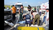 À Antalya, la voiture a percuté le véhicule alors qu'il roulait sur la voie de sécurité par derrière： 3 morts 9 blessés