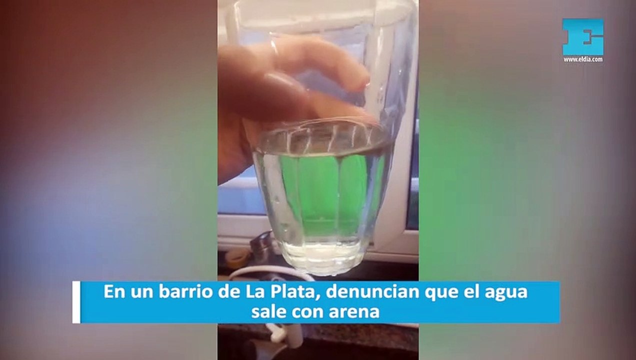 En un barrio de La Plata, denuncian que el agua sale con arena