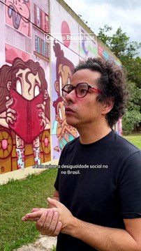 Artistas escrevem livro-grafite em parede da biblioteca da UnB