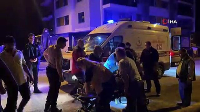 Otomobil, park halindeki kamyona ok gibi saplandı: 1 yaralı