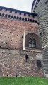 Jared Leto si arrampica sul Castello Sforzesco a Milano
