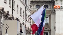 Primo Ministro Malta arriva a Palazzo Chigi, la bandiera maltese viene issata