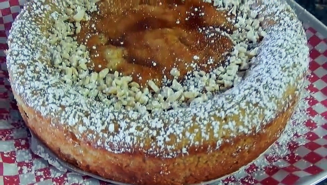 How to bake a pie inside of a cake recipe video Dailymotion