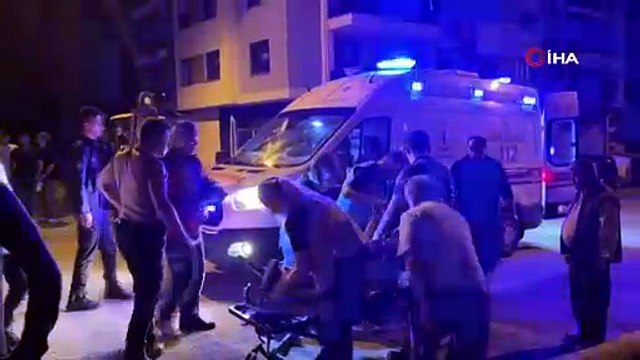 Otomobil, park halindeki kamyona ok gibi saplandı