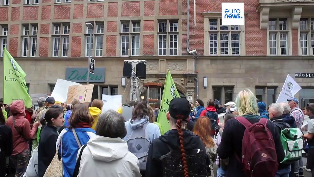 Klimaprotest vor Kanzleramt: Kritik an abgeschwächtem Heizungsgesetz