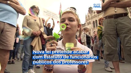 Húngaros protestam contra lei que pretende acabar com estatuto de funcionários públicos dos docentes