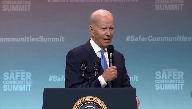 Biden, silah konuşmasını, Tanrı Kraliçe'yi korusun adamım diye bitirdi