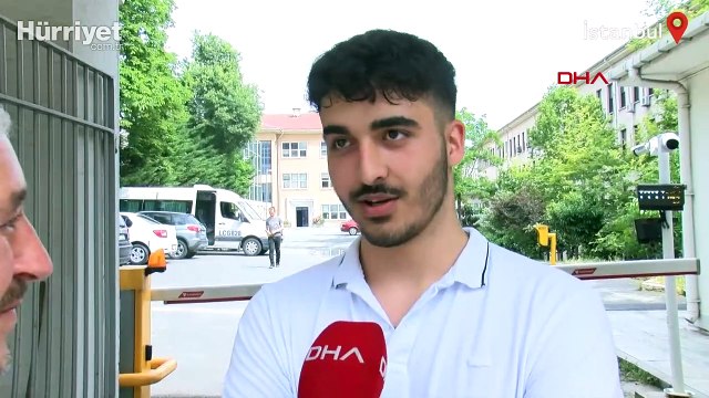 YKS manzaraları: Sınava geç kaldı, kapıya tırmandı
