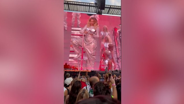 Beyoncé stops Germany concert to help fan reveal unborn baby’s gender
