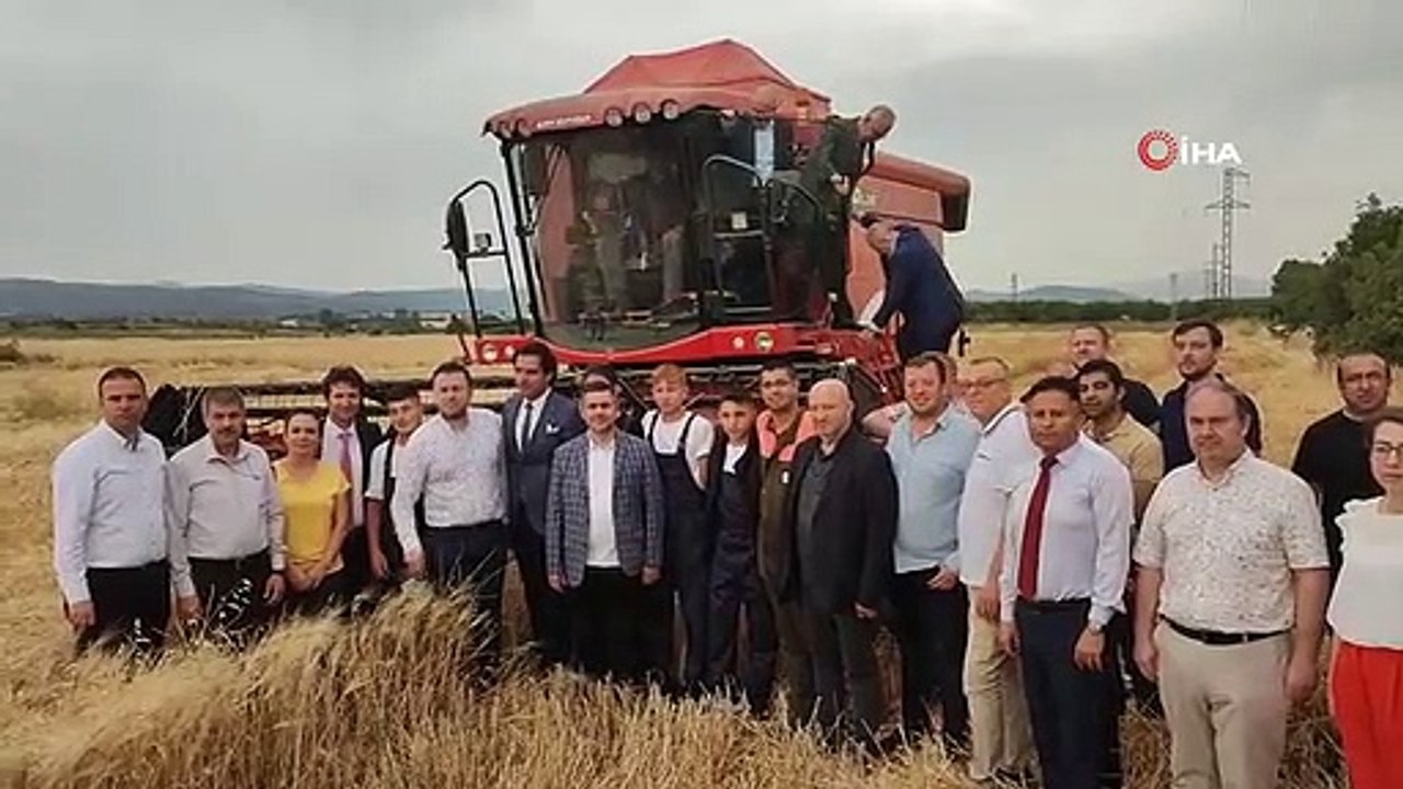 Öğrencilerin yetiştirdiği ilk arpa açık arttırma ile satıldı