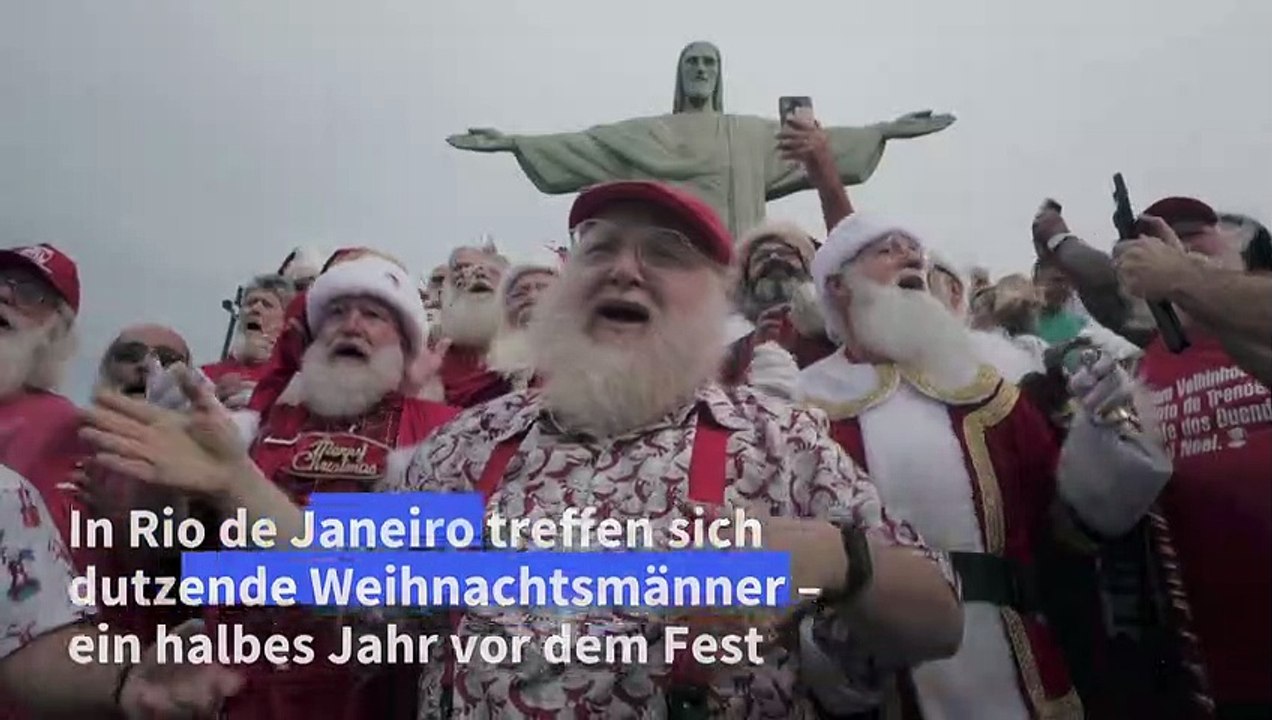 Weihnachtsmänner in Rio singen für Frieden in der Welt