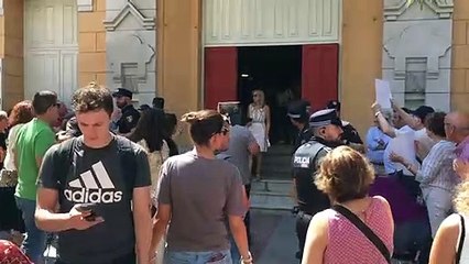 Gritos contra el líder del PP tras acordar con Siempre Don Benito repartirse el tiempo de legislatura