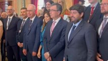 El presidente en funciones de la Región de Murcia, Fernando López Miras, posando con el nuevo alcalde de Murcia, José Ballesta, y su equipo.