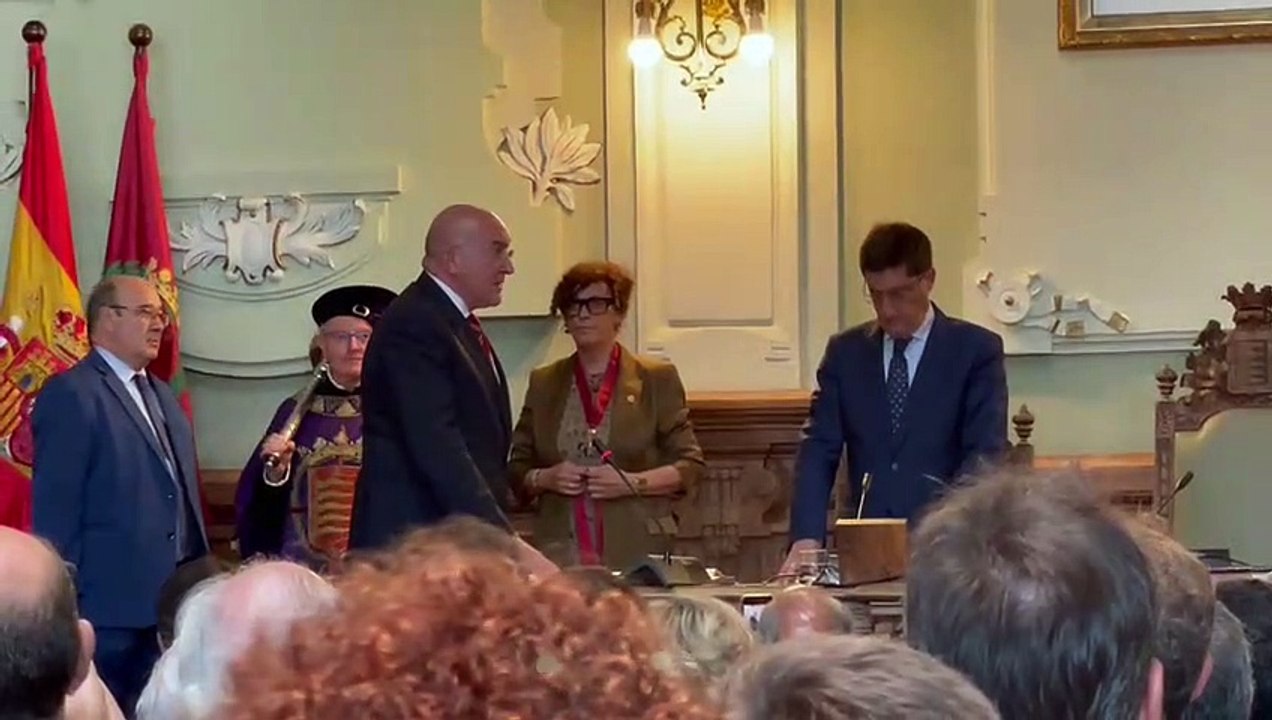 Jesús Julio Carnero toma posesión como nuevo alcalde de Valladolid