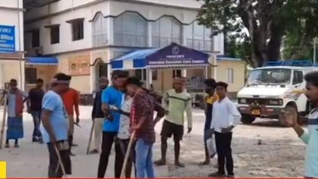 প্রচন্ড গরমে নাজেহাল পরিস্থিতি ! হাতে লাঠিসোটা নিয়ে রাস্তায় ক্ষিপ্ত জনতা