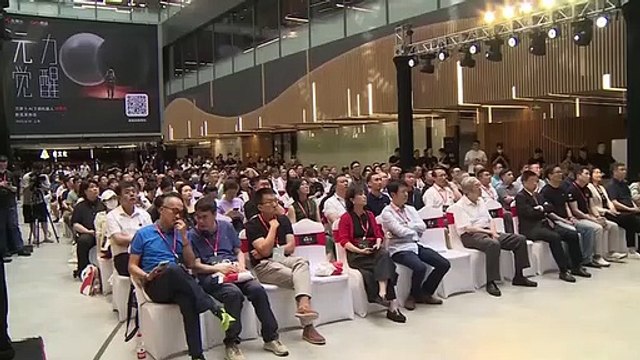 La société chinoise d'intelligence artificielle SenseTime présente un robot domestique capable de jouer au jeu de Go