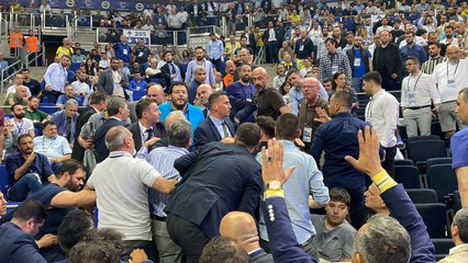 Fenerbahçe kongresinde kavga çıktı!
