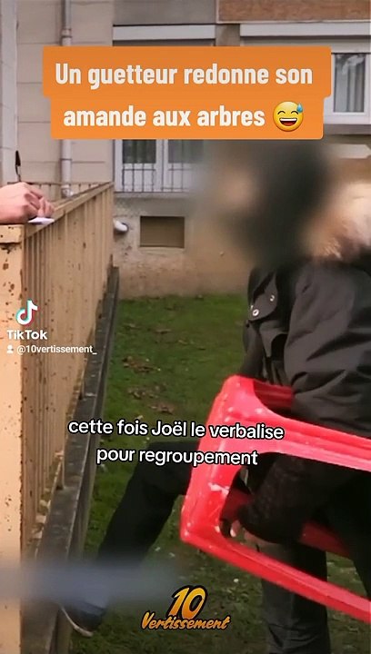 Il jette son pv par terre 