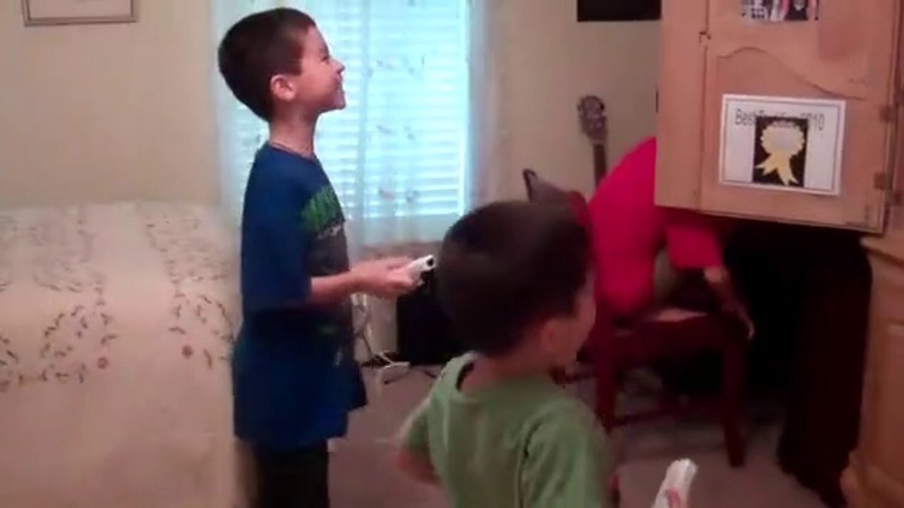 Christopher & Anthony play the wii while Jonathan plays on my computer