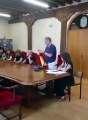 El concejal de UPN en Echarri Aranaz muestra la bandera de España
