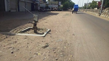 शहर के मुख्य सड़कों के किनारे स्थित हैंडपंप नहीं दे रहे पानी