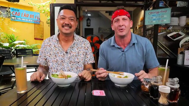 Central Vietnamese Street Food!! Noodles from Actual Heaven!!