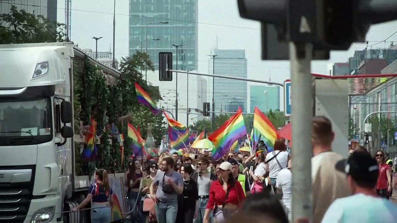 Tausende nehmen an Pride Parade in Warschau teil