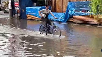 Bartın'da etkili sağanak sonrası yollar göle döndü