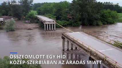 Elvitt az ár egy közúti hidat Szerbiában