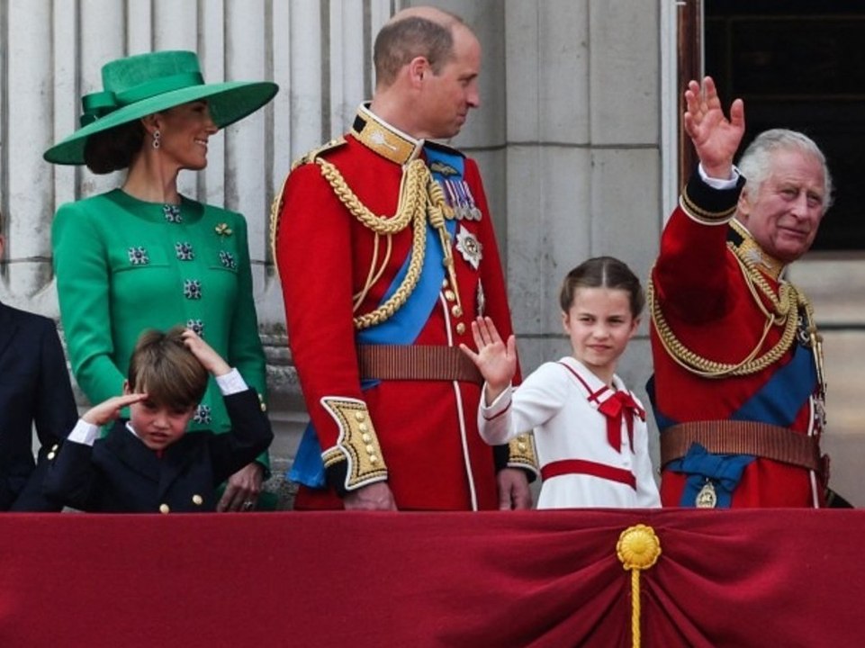 Frecher Abschiedsgruß: Prinz Louis begeistert bei Balkon-Auftritt