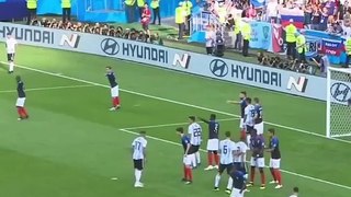 The 31-year-old Messi stands there, watching the 19-year-old chasing boy Mbappe, crazily raging the defense of the Blue and White Army, and his eyes are full of his own shadow #World Cup # Argentina #messi