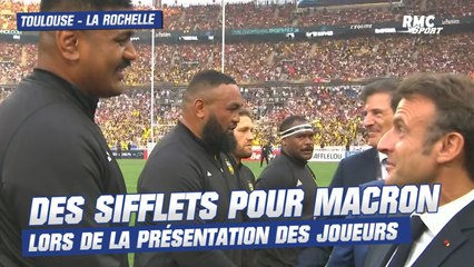 Toulouse - La Rochelle : Le président Macron se fait présenter les joueurs sous les sifflets du public
