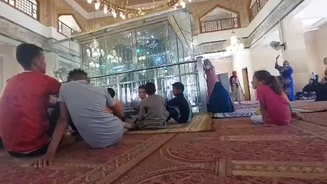 توافد المريدين والمحبين على مقام أبو الحسن الشاذلى