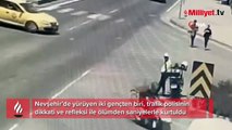 Üniversite sınavından çıkan genç polisin refleksi sayesinde ölümden böyle döndü