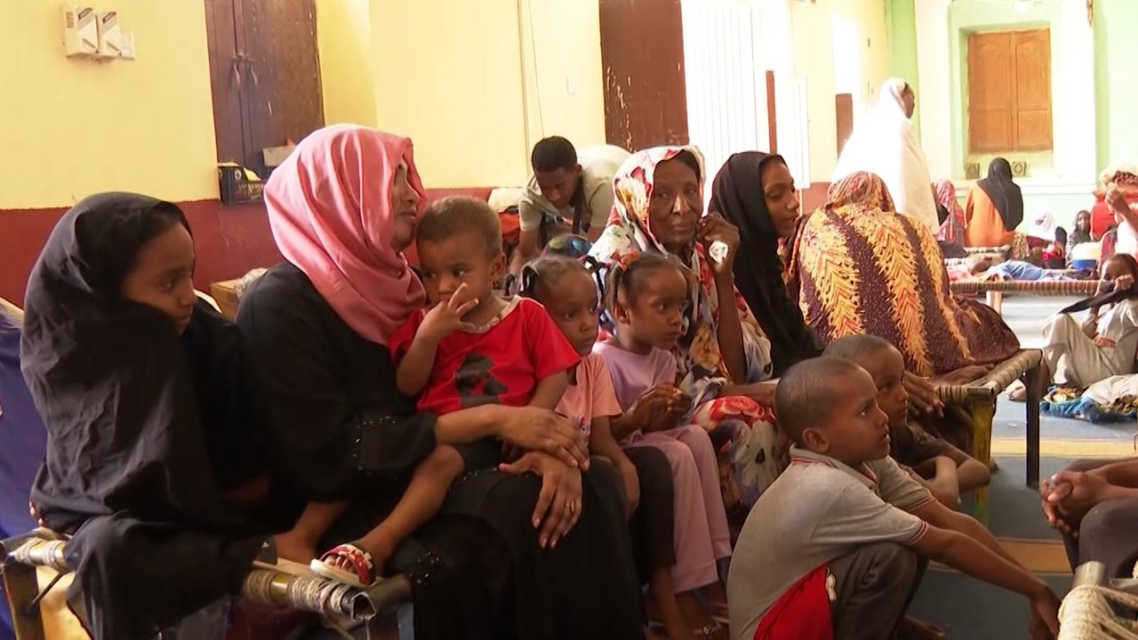 لماذا تفاقمت معاناة السودانيين العالقين على الحدود مع مصر؟