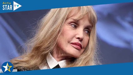 « J’étais devenue obsessionnelle » : cette addiction dont Arielle Dombasle a réussi à se détacher