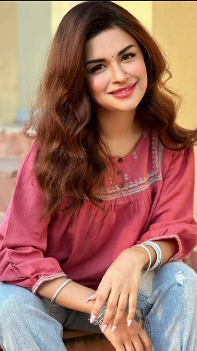 Beautiful Actress Avneet Kaur Salary Report Shocking for You #bollywood #avneetkaur #viral