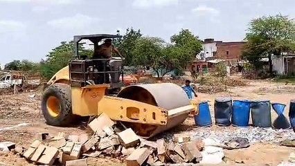 40 लाख कीमत की देसी शराब पुलिस ने मिलाई मिट्टी में