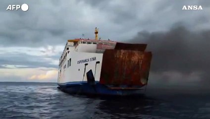 Filippine, in fiamme traghetto con 120 persone a bordo