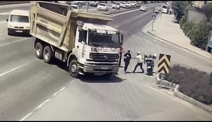 Trafik polisi hayat kurtardı