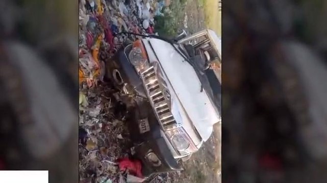 BREAKING: सवारी से भरी बोलेरो अनियंत्रित होकर गड्ढे में पलटी, वीडियो वायरल