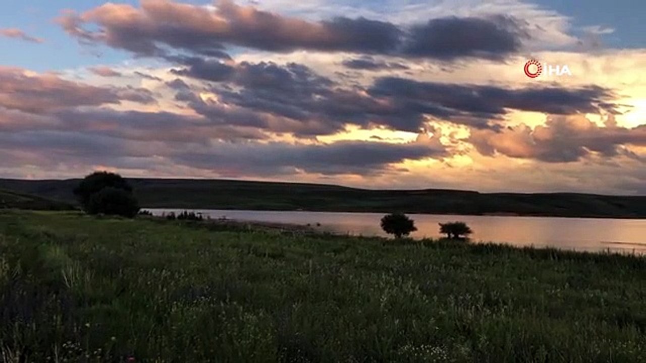 Le coucher du soleil à Kars a créé des images comme des cartes postales