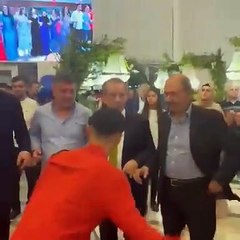“Geçersiz oy kullandım” diyen Abdüllatif Şener halayda ortaya çıktı