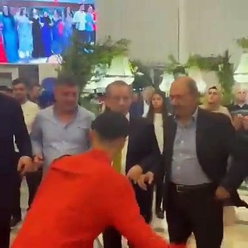 “Geçersiz oy kullandım” diyen Abdüllatif Şener halayda ortaya çıktı