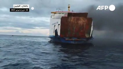 حريق في عبارة فيليبينة وسط المياه