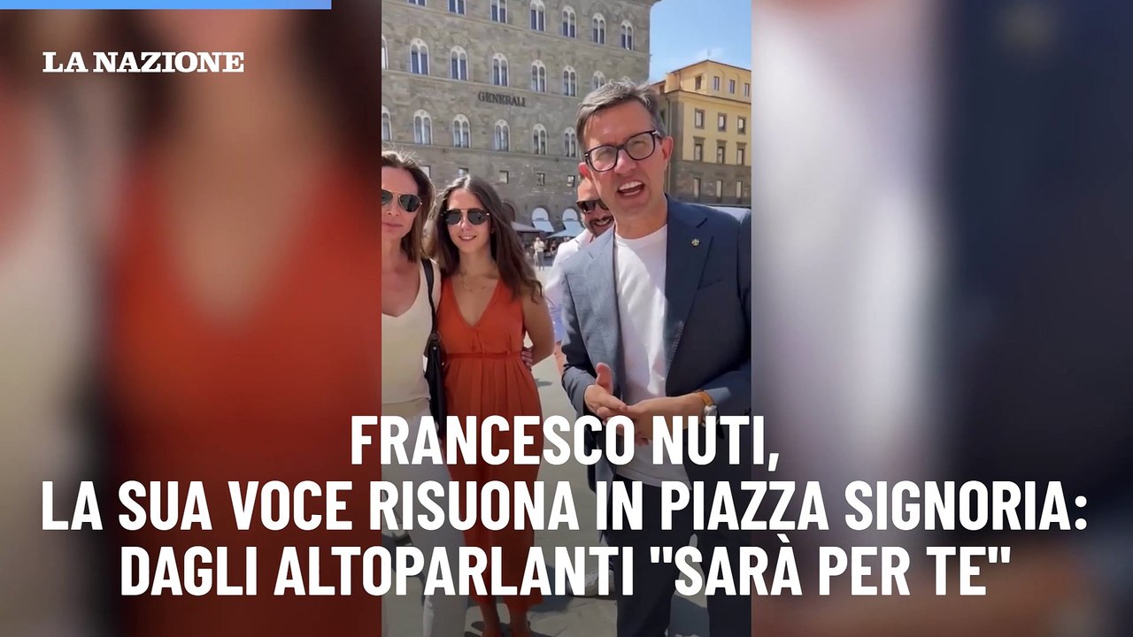 Francesco Nuti, la sua voce risuona in Piazza Signoria: dagli altoparlanti "Sar? per te"