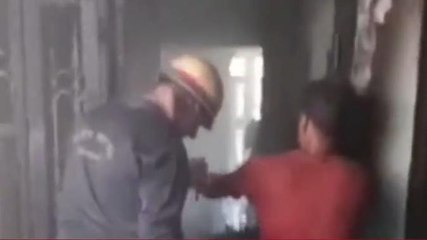 गाजियाबाद में मकान से उठने लगी आग की लपटें, काबू करने दौड़े फायर फाइटर