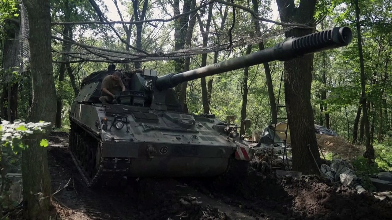 Deutsche Panzerhaubitze 2000 im Einsatz an der Front in der Ukraine
