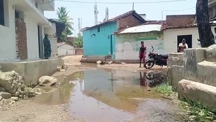 विधायक के गांव के नल में पानी नहीं, बह रही नाली