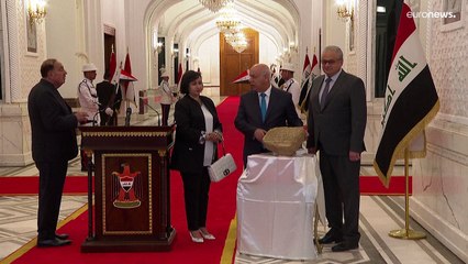 شاهد: إيطاليا تعيد إلى العراق لوحة مسمارية عمرها 2800 عام تعود إلى الحقبة الآشورية